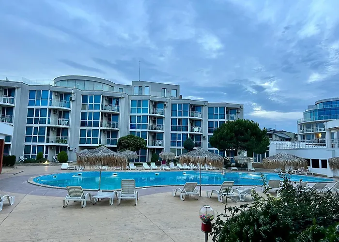 Atlantis & 4 Swimming Pools & & *