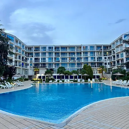 Atlantis & 4 Swimming Pools & &