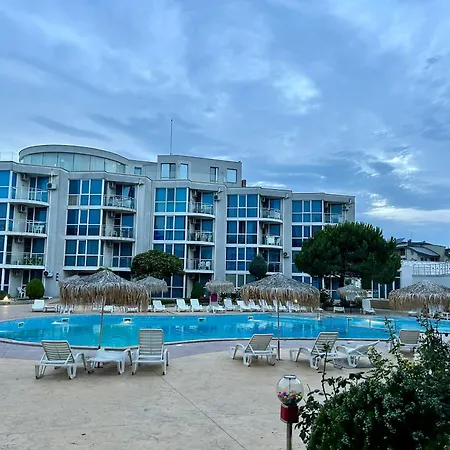 Atlantis & 4 Swimming Pools & & *